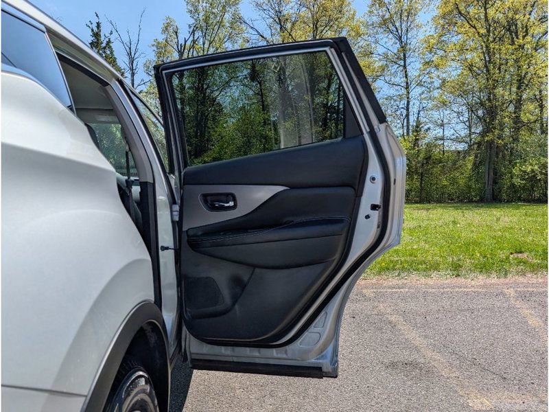 Used 2023 Nissan Murano SV FWD image 12