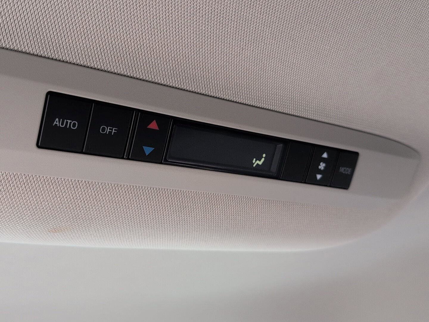 Used 2025 Toyota Sienna LE image 20