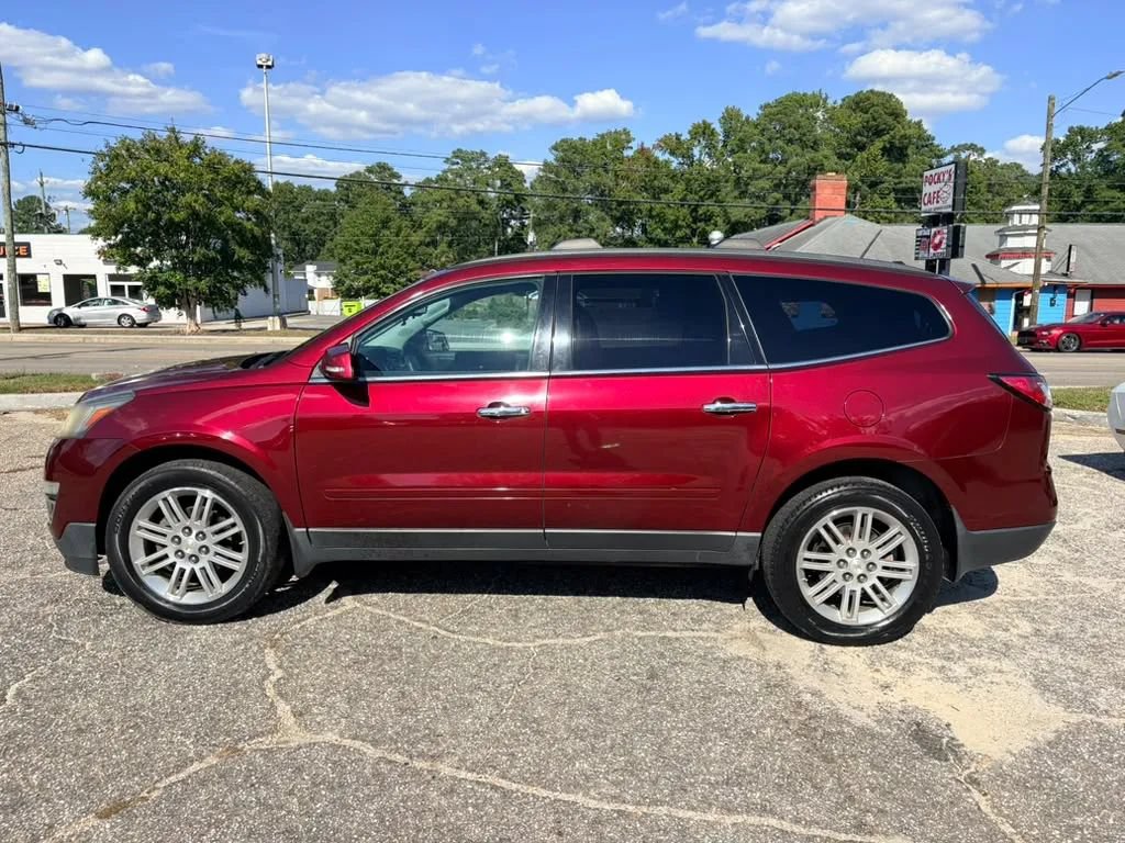 Used 2015 Chevrolet Traverse LT w/ Style and Technology Package FWD image 4