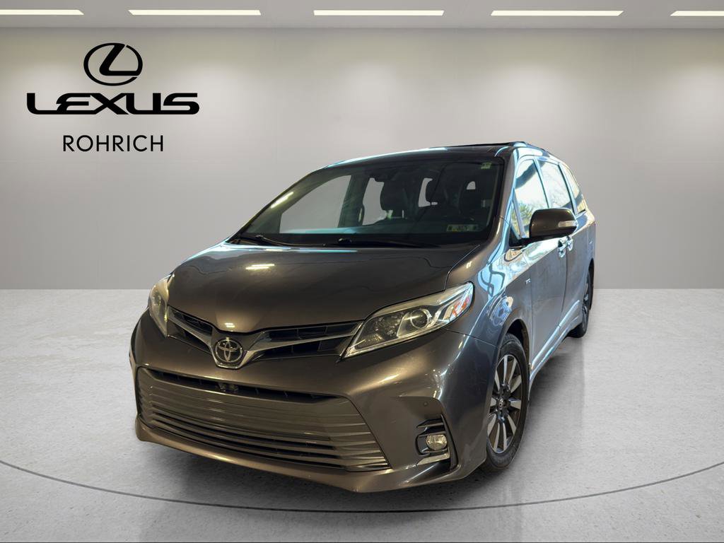 Used 2018 Toyota Sienna Limited image 1