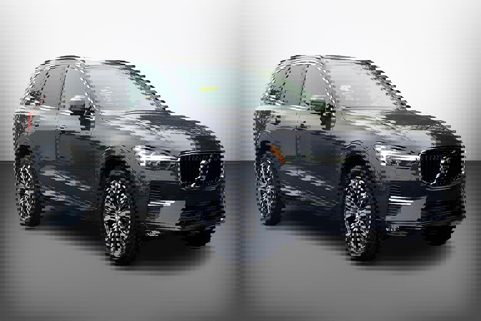 Used 2022 Volvo XC60 B5 Momentum w/ Climate Package image 3