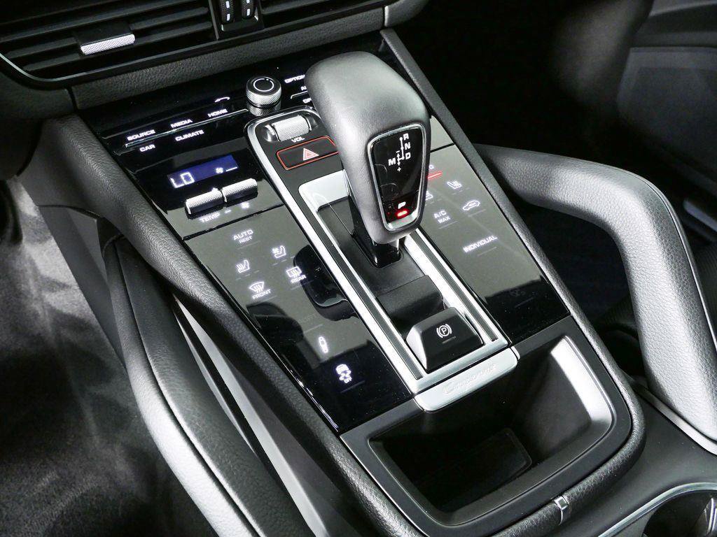 Certified 2022 Porsche Cayenne E-Hybrid AWD/4WD image 17