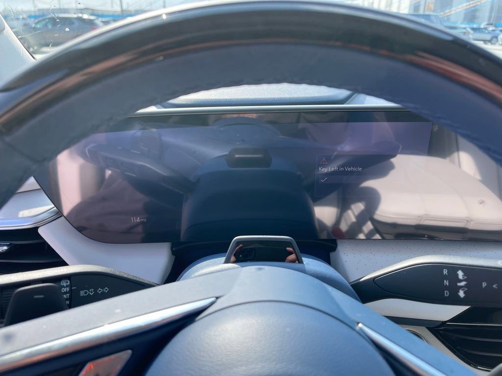 Used 2025 Buick Enclave Avenir FWD image 9