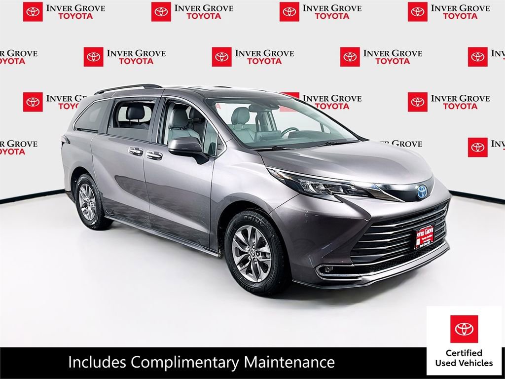 Certified 2024 Toyota Sienna XLE image 3