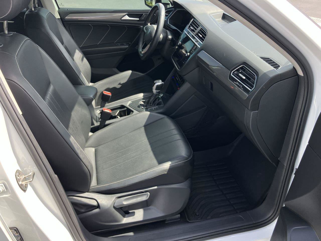 Used 2024 Volkswagen Tiguan SE FWD image 34