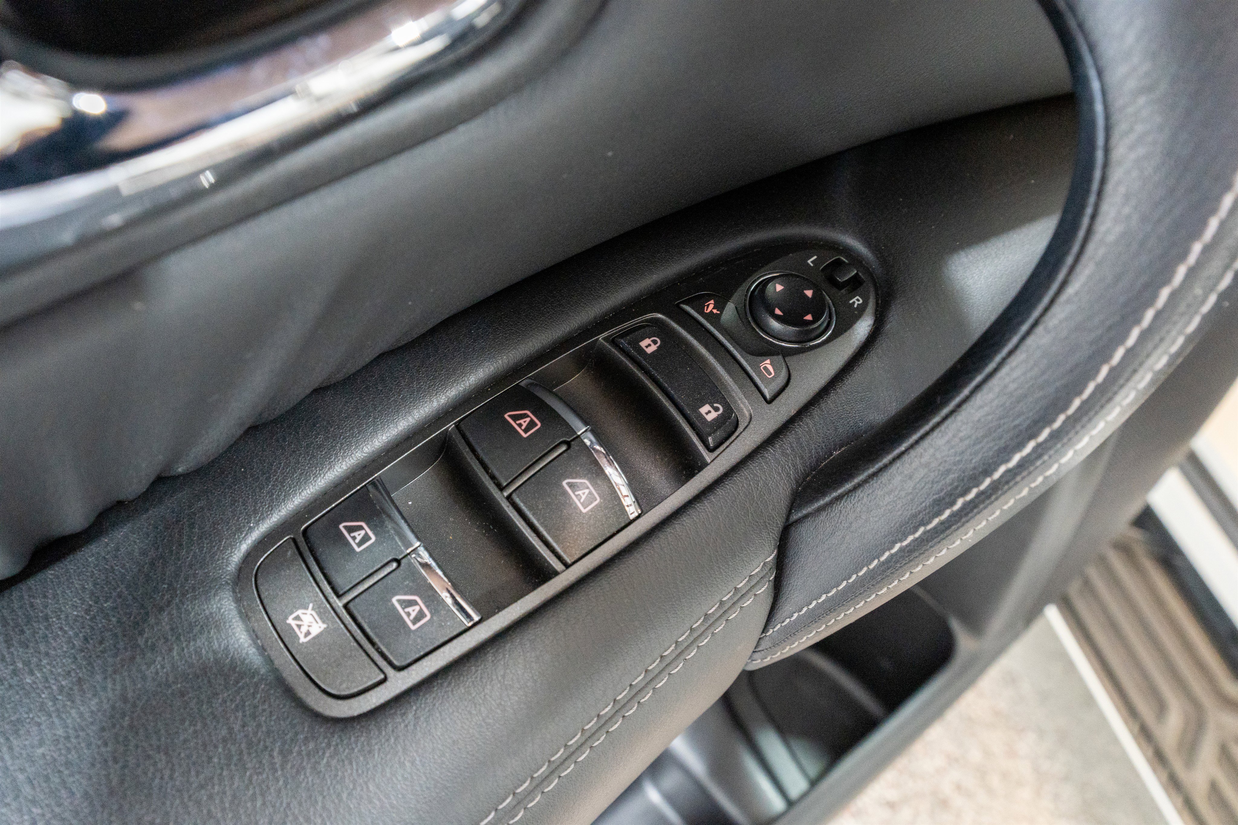 Used 2019 Nissan Armada Platinum w/ Captain's Chairs Package RWD image 15