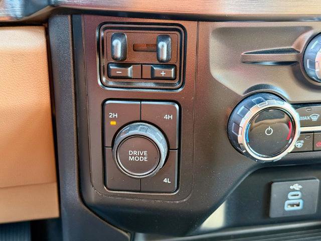 Certified 2024 Ford F350 Lariat w/ Chrome Package image 31