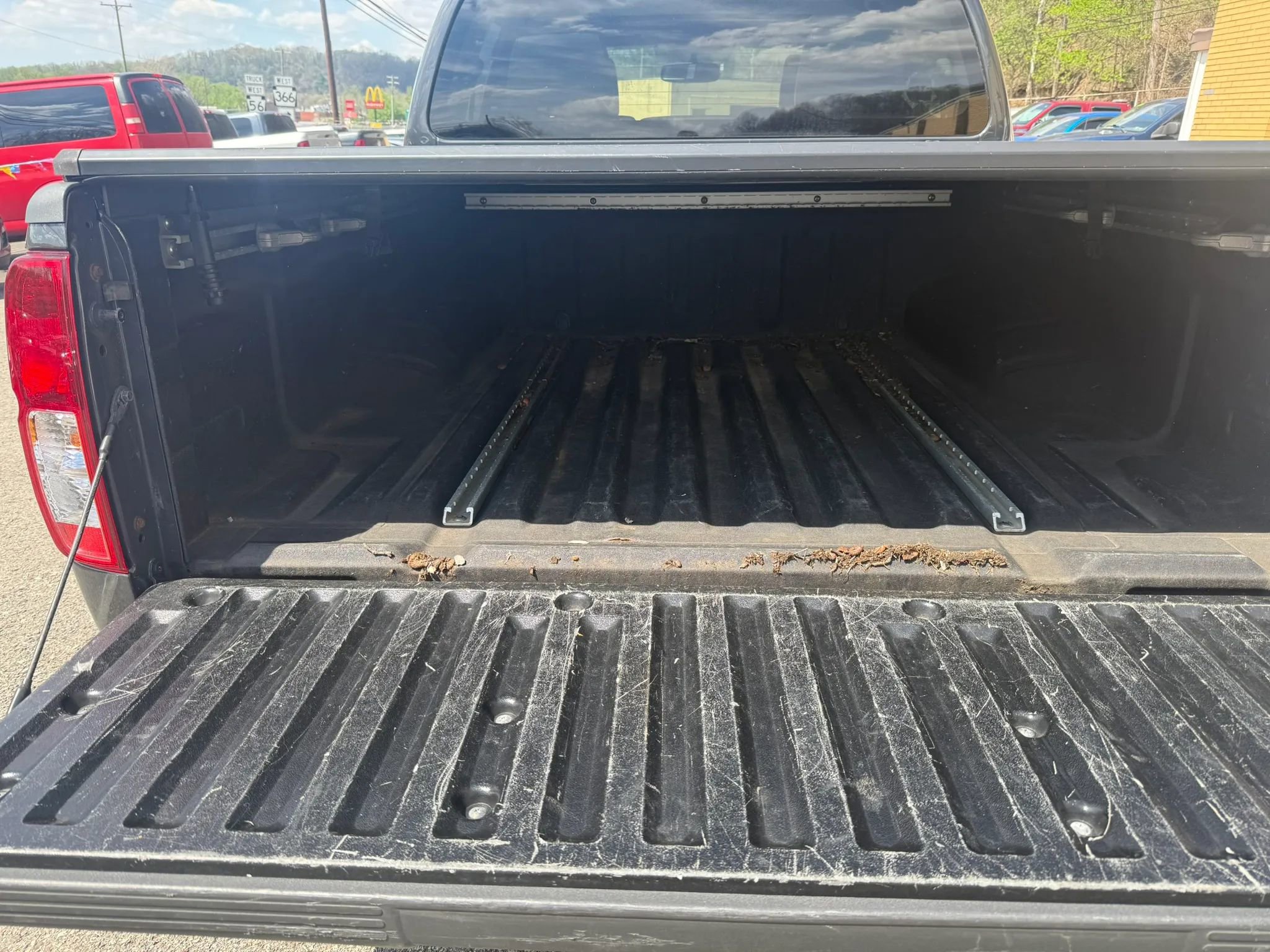 Used 2011 Nissan Frontier SL w/ Moonroof Pkg image 16