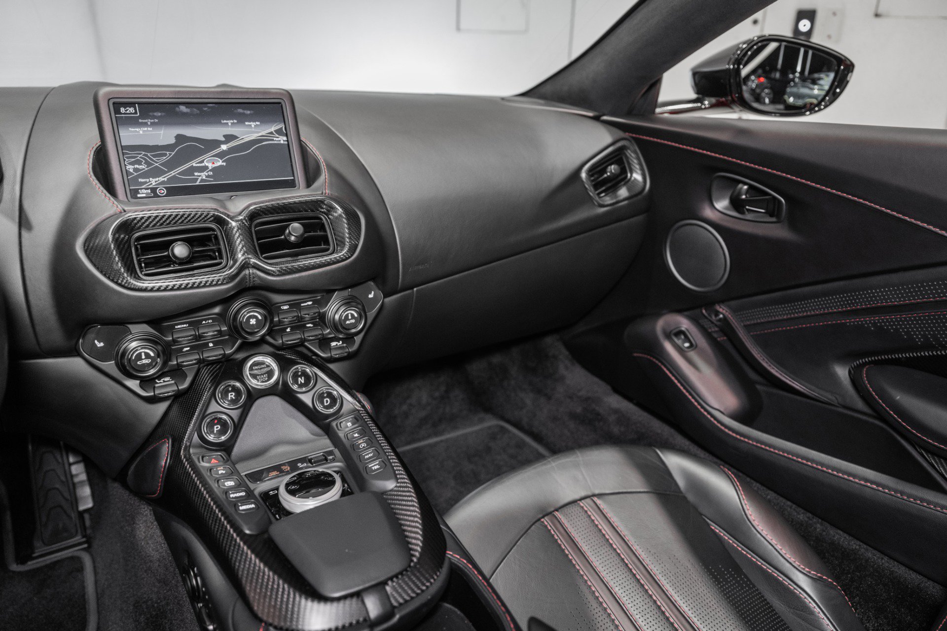 Used 2023 Aston Martin V8 Vantage Coupe image 18