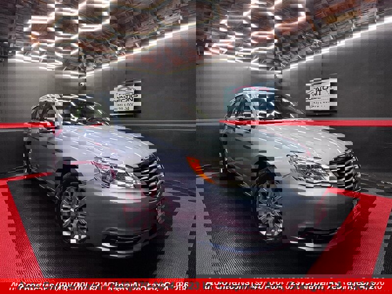 Used 2013 Chrysler 200 Limited image 1