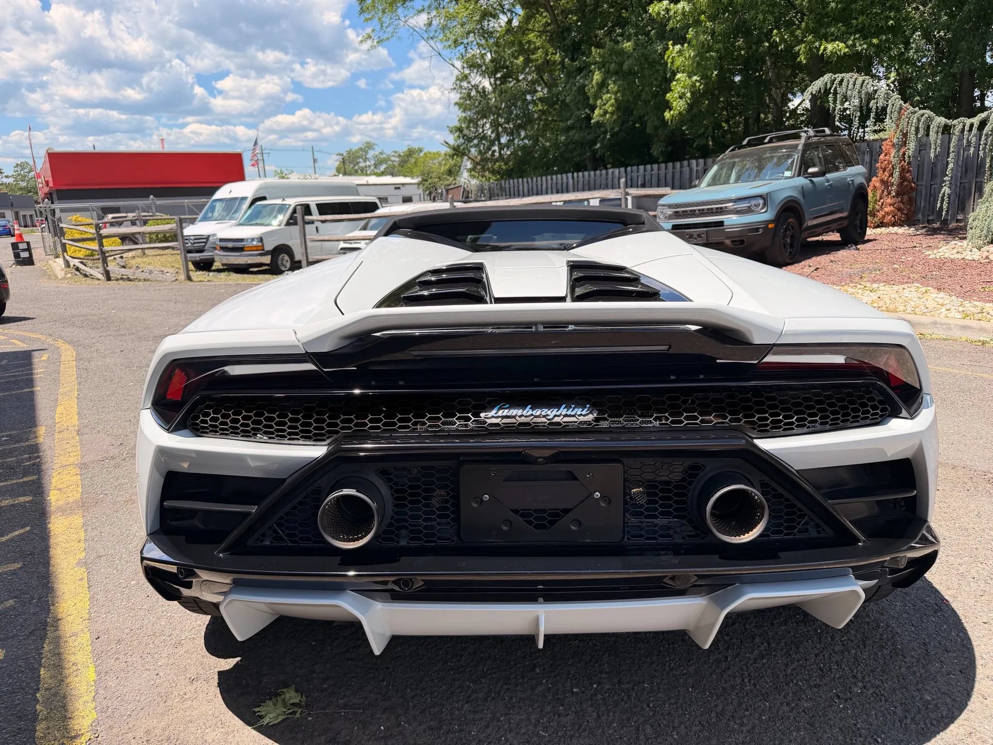 Used 2021 Lamborghini Huracan EVO RWD image 7