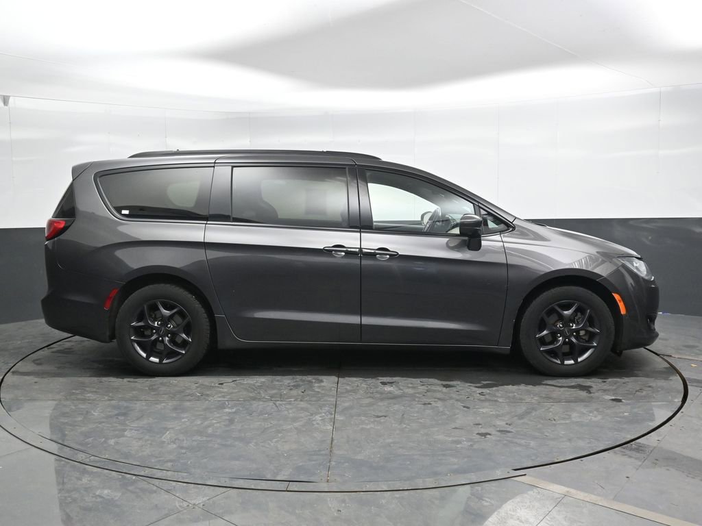 Used 2020 Chrysler Pacifica Touring-L Plus FWD image 4