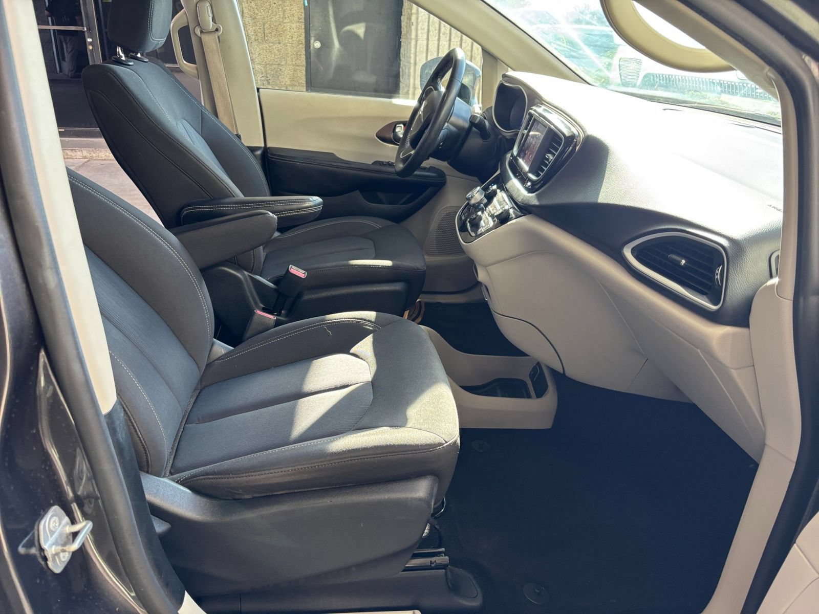 Used 2023 Chrysler Voyager LX FWD image 38