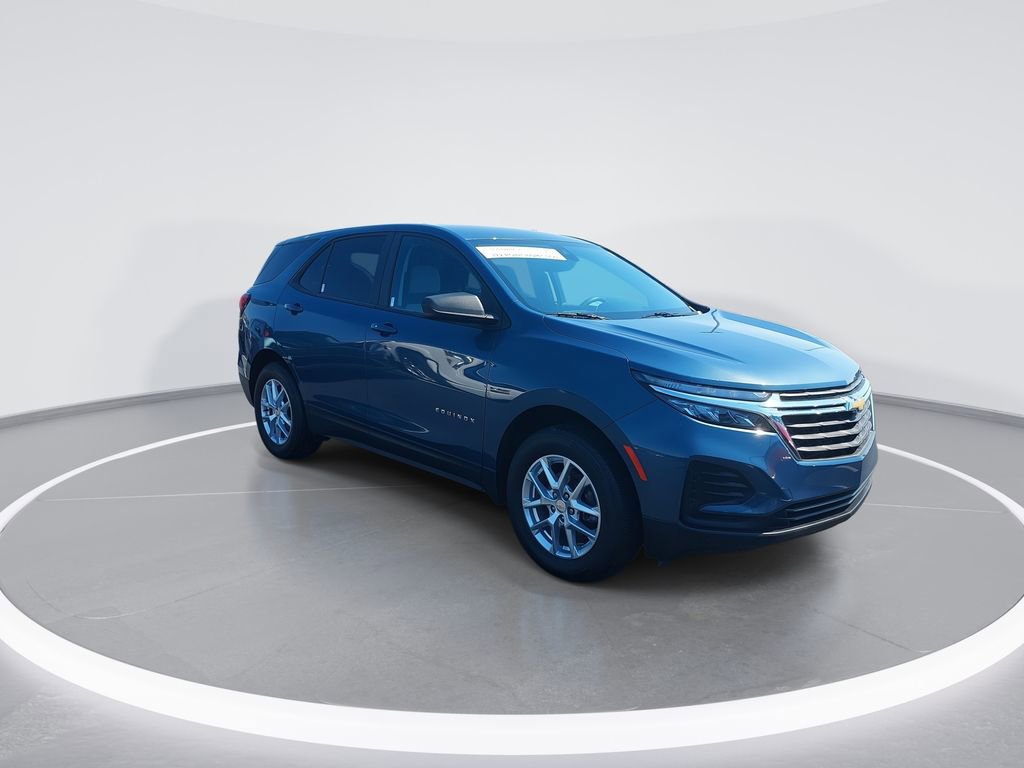 Used 2024 Chevrolet Equinox LS w/ LS Convenience Package image 2