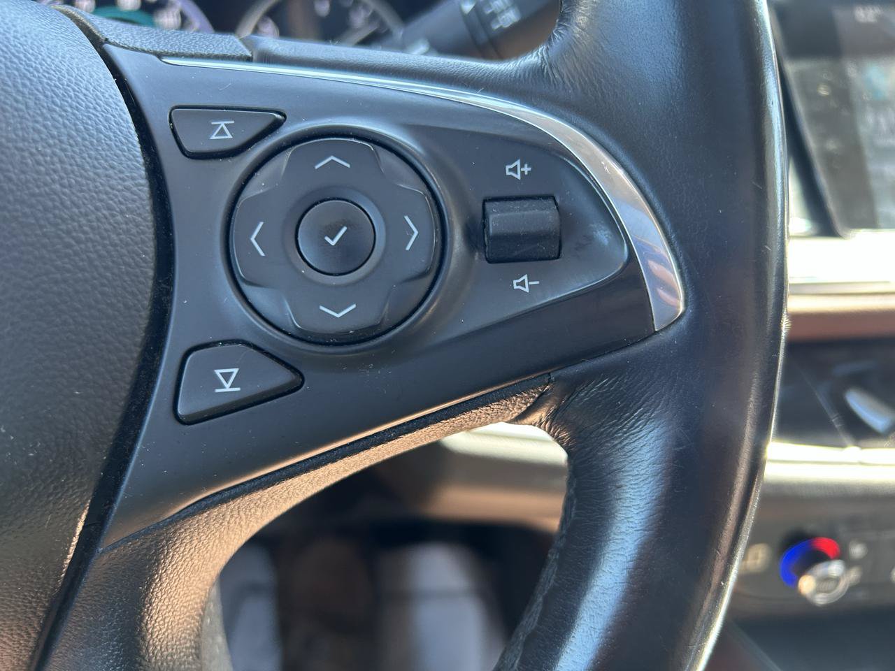 Used 2018 Buick Enclave Avenir w/ Avenir Technology Package AWD/4WD image 21