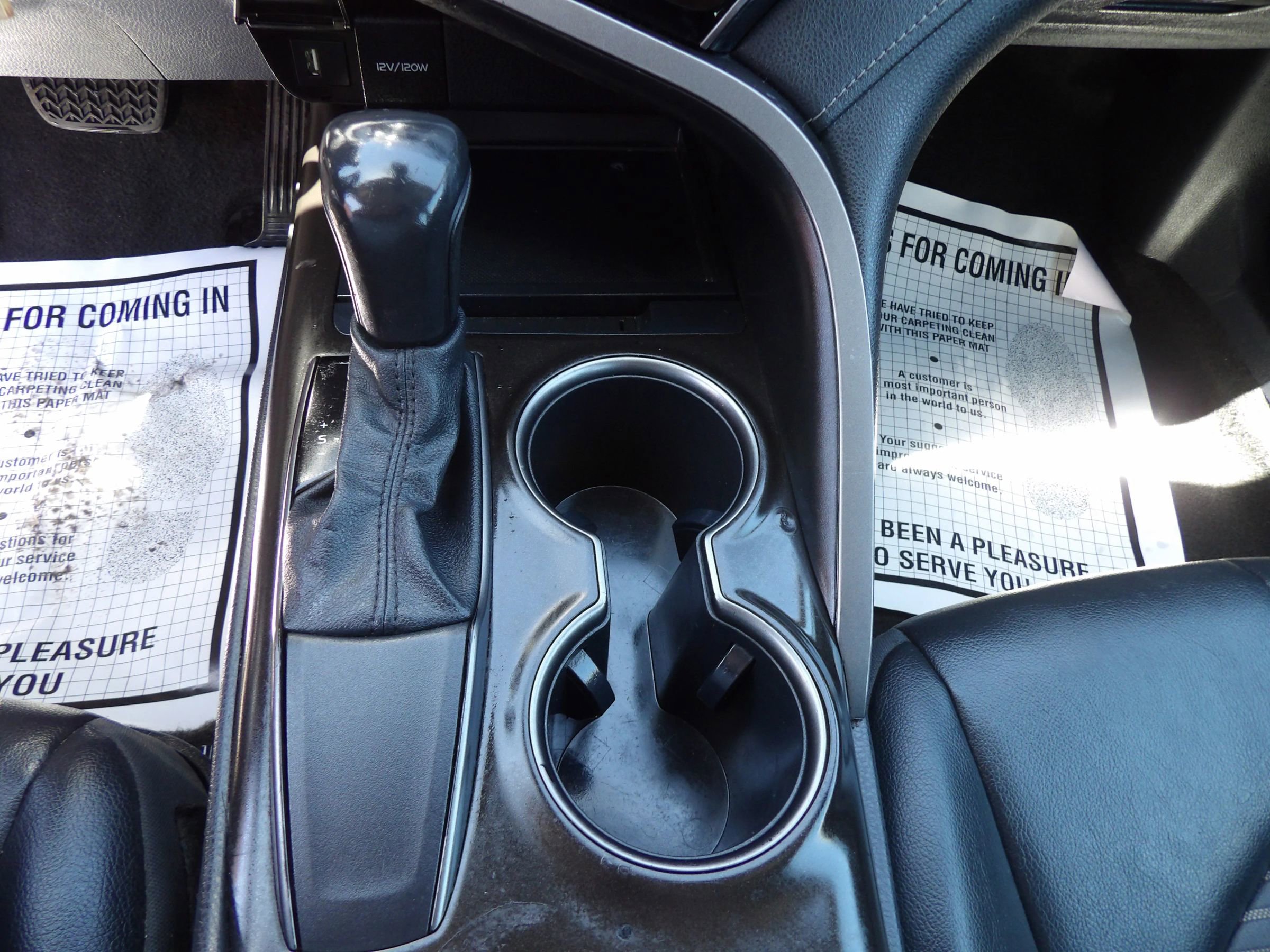 Used 2021 Toyota Camry SE FWD image 19