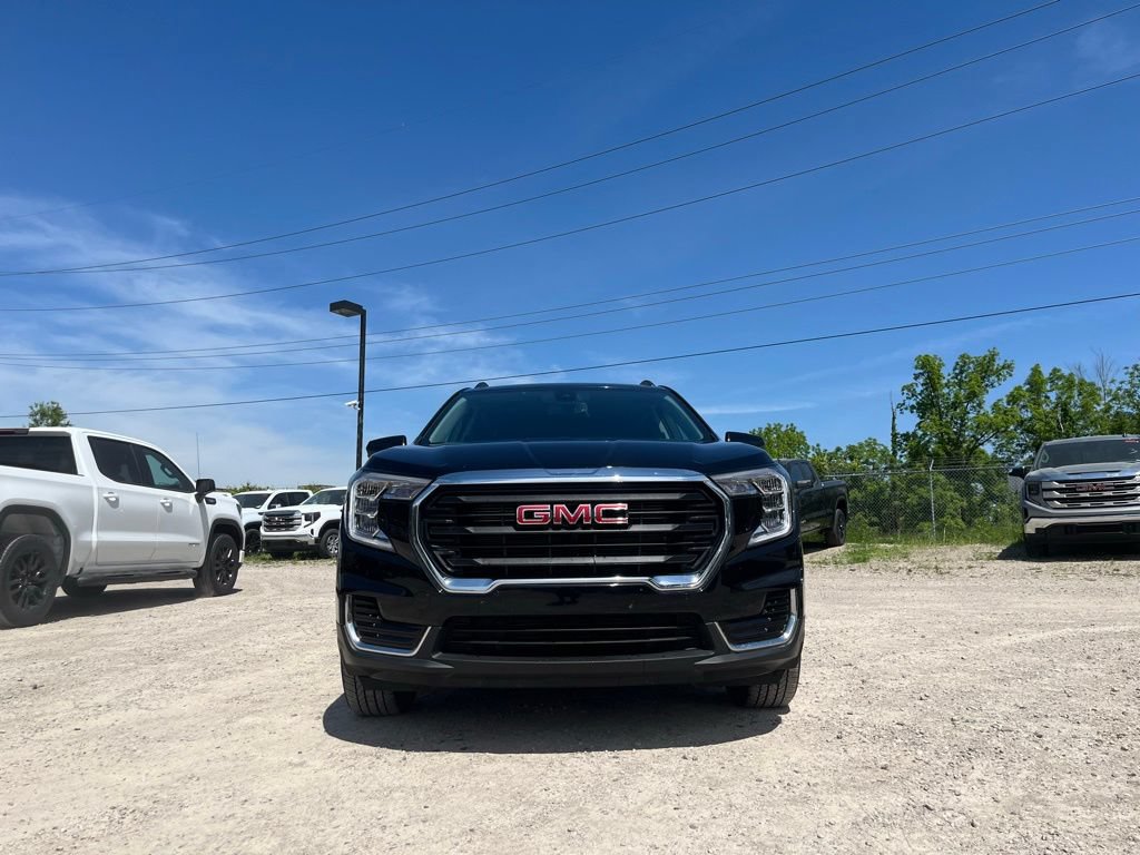 Used 2024 GMC Terrain SLE w/ Driver Convenience Package AWD/4WD image 4