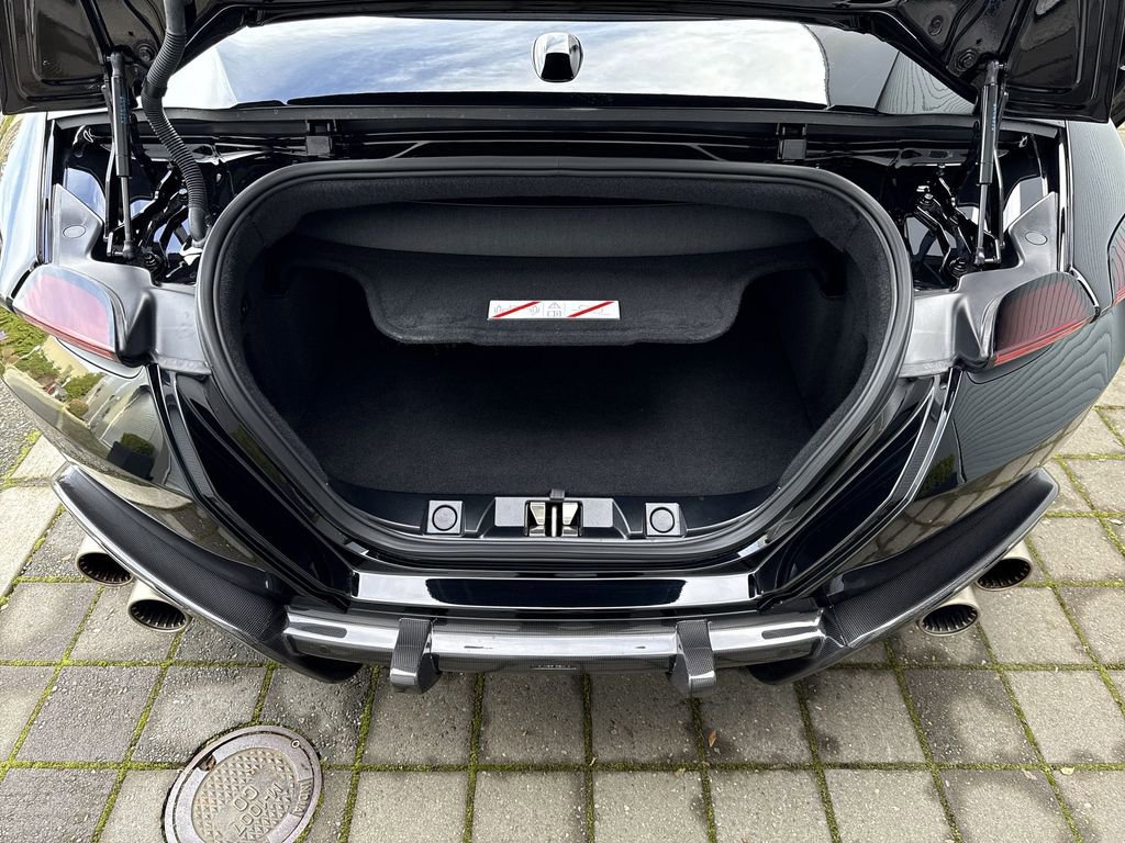 Used 2024 Ferrari Roma Spider image 23