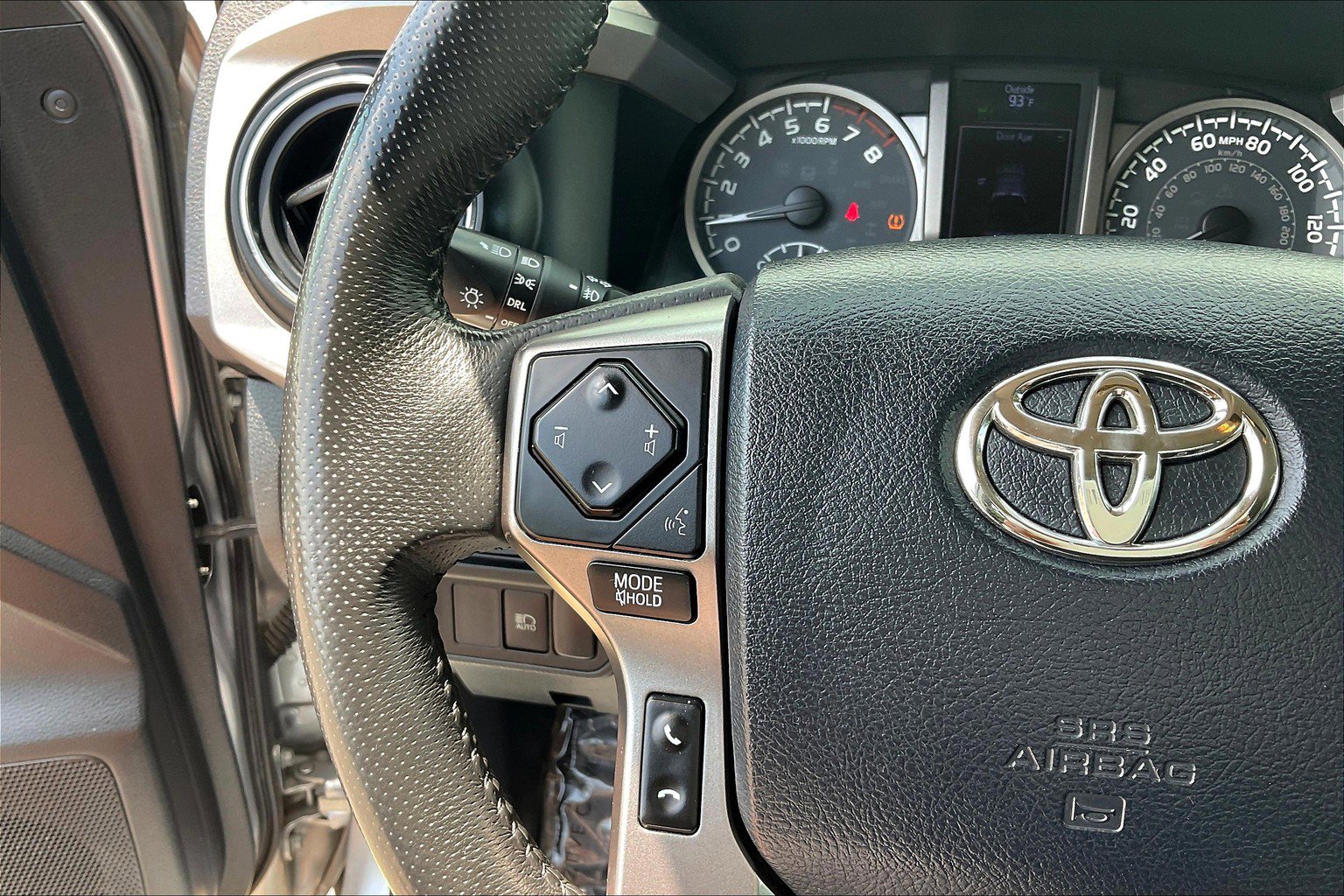 Used 2018 Toyota Tacoma SR5 RWD image 18