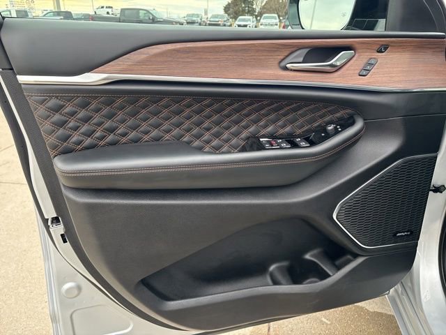 Used 2024 Jeep Grand Cherokee Summit image 17