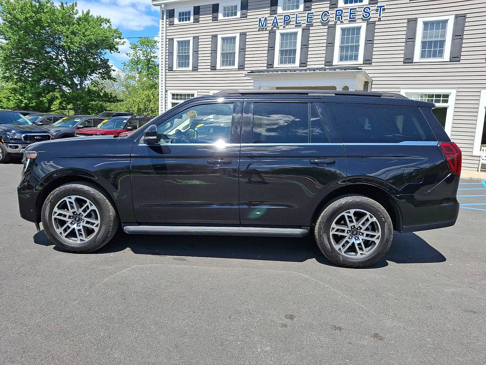 Certified 2025 Ford Expedition Active AWD/4WD image 8