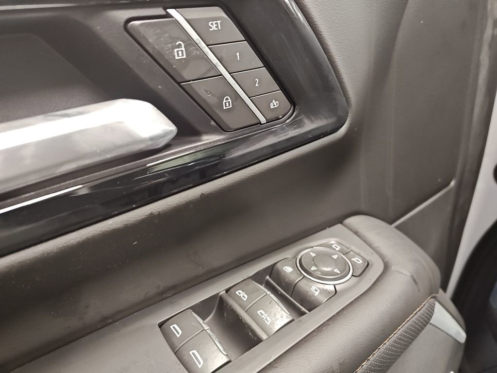 New 2026 Chevrolet Suburban High Country image 17