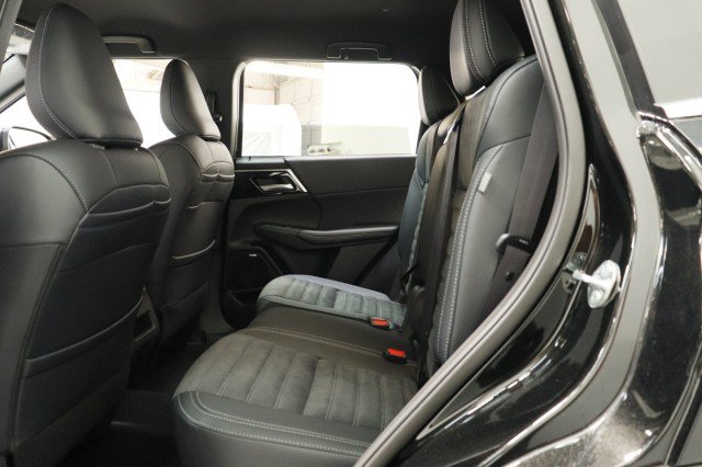 New 2026 Mitsubishi Outlander LE FWD image 23