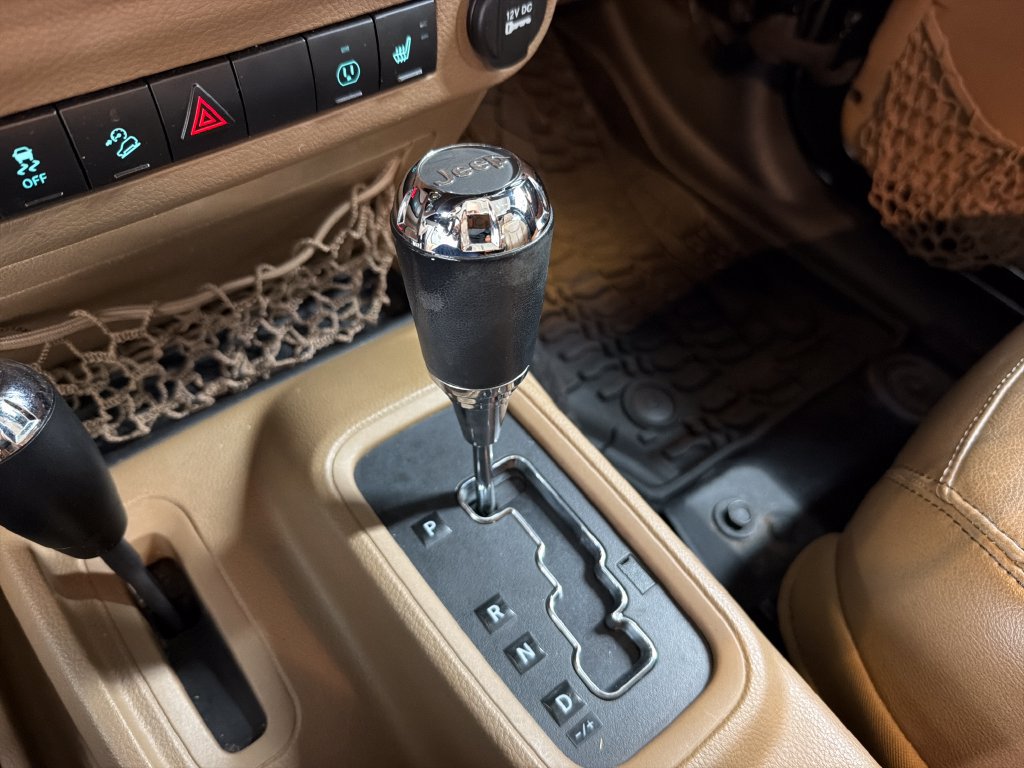 Used 2015 Jeep Wrangler Unlimited Sahara AWD/4WD image 23