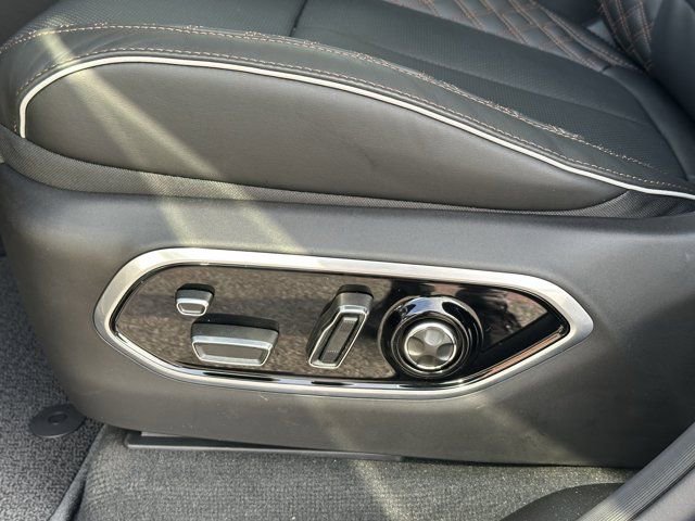 New 2025 Jeep Grand Cherokee Summit AWD/4WD image 10