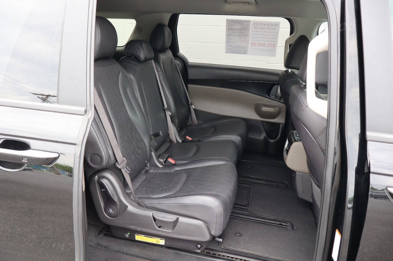 Used 2025 Kia Carnival FWD image 7
