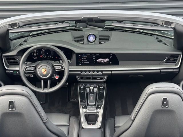 Used 2025 Porsche 911 Carrera image 17