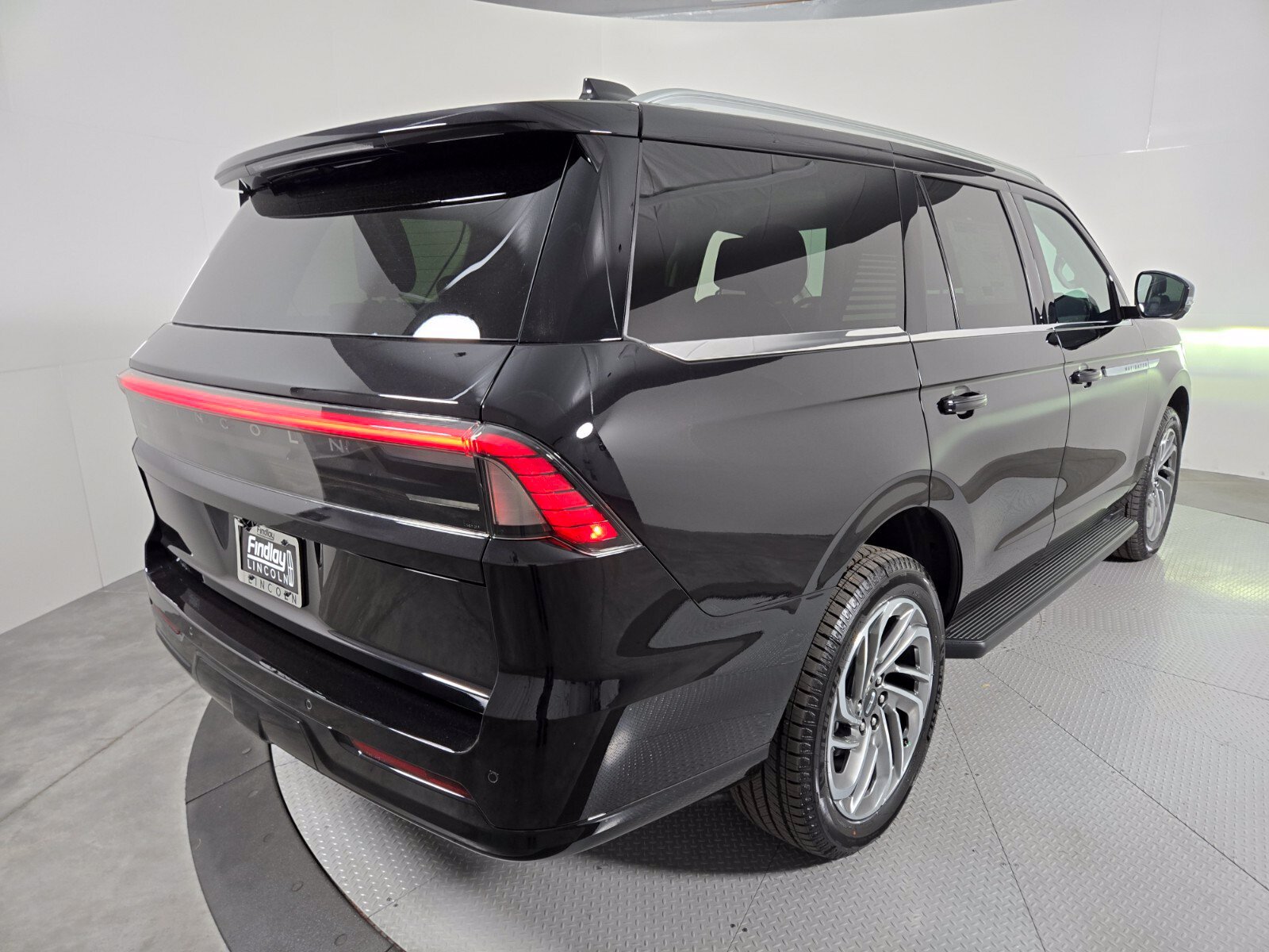 New 2026 Lincoln Navigator Premiere AWD/4WD image 4
