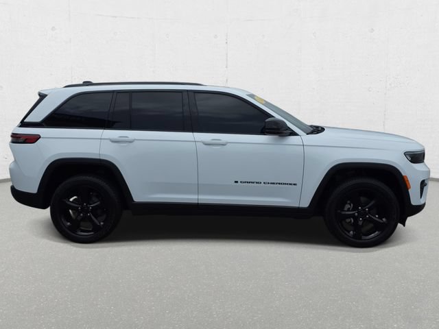 Used 2023 Jeep Grand Cherokee Altitude AWD/4WD image 4