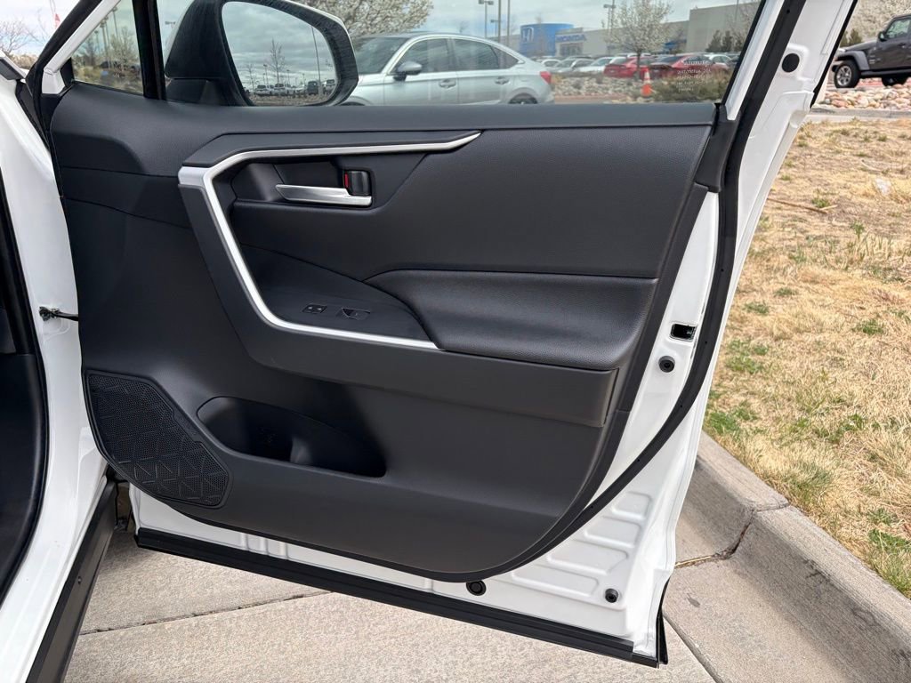 Used 2025 Toyota RAV4 SE image 20