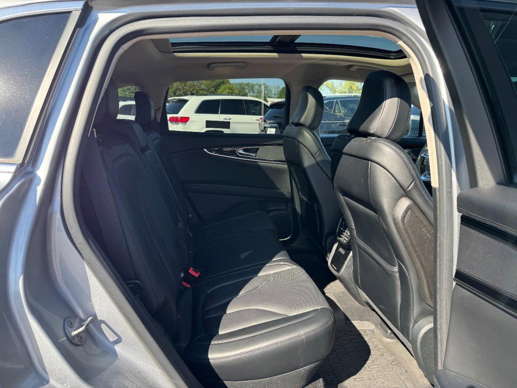 Used 2022 Lincoln Nautilus Reserve image 10