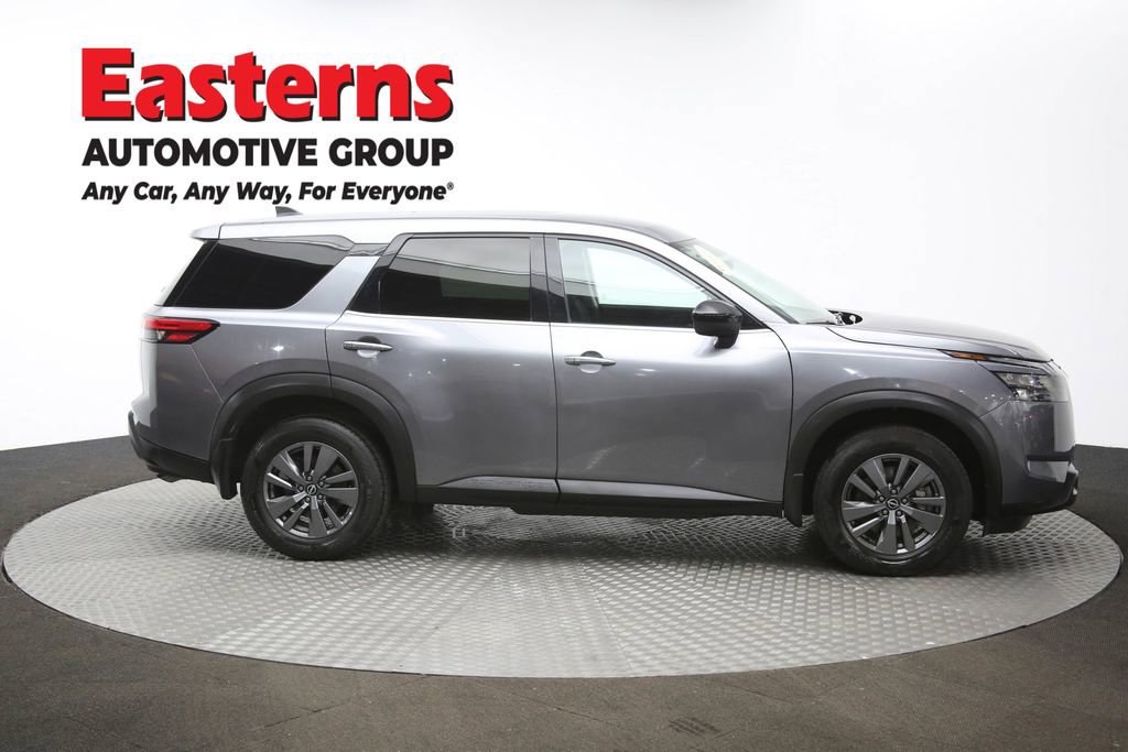 Used 2024 Nissan Pathfinder S image 45
