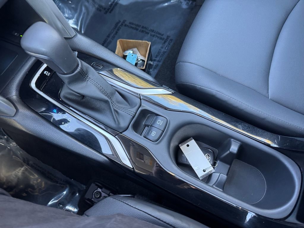 Used 2023 Toyota Corolla Cross XLE w/ Convenience Package image 22