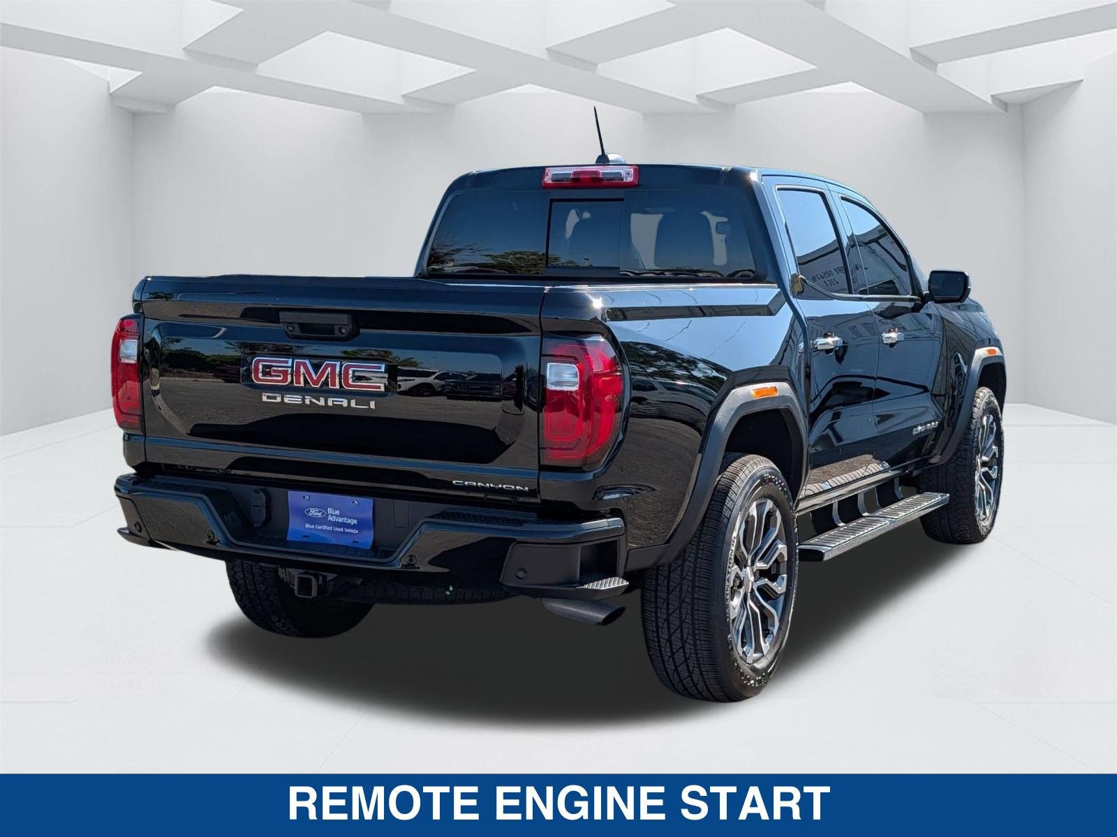 Used 2024 GMC Canyon Denali image 4