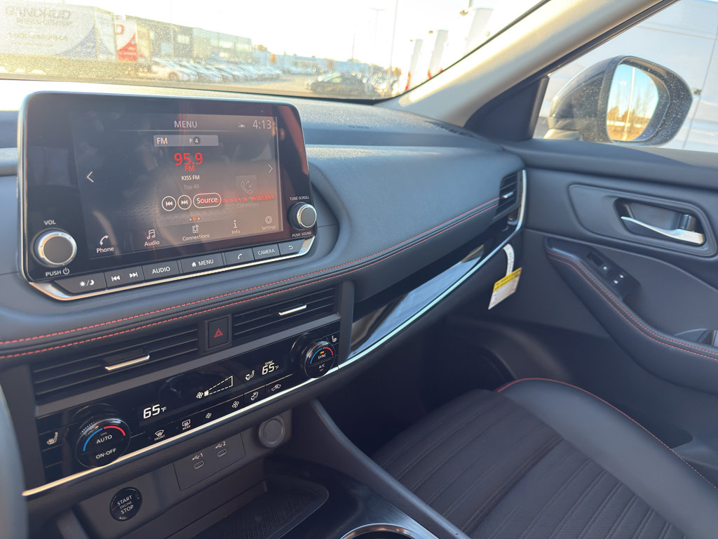 Certified 2025 Nissan Rogue SV image 21