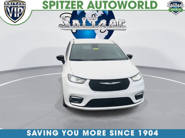 Used 2025 Chrysler Pacifica Select FWD image 3