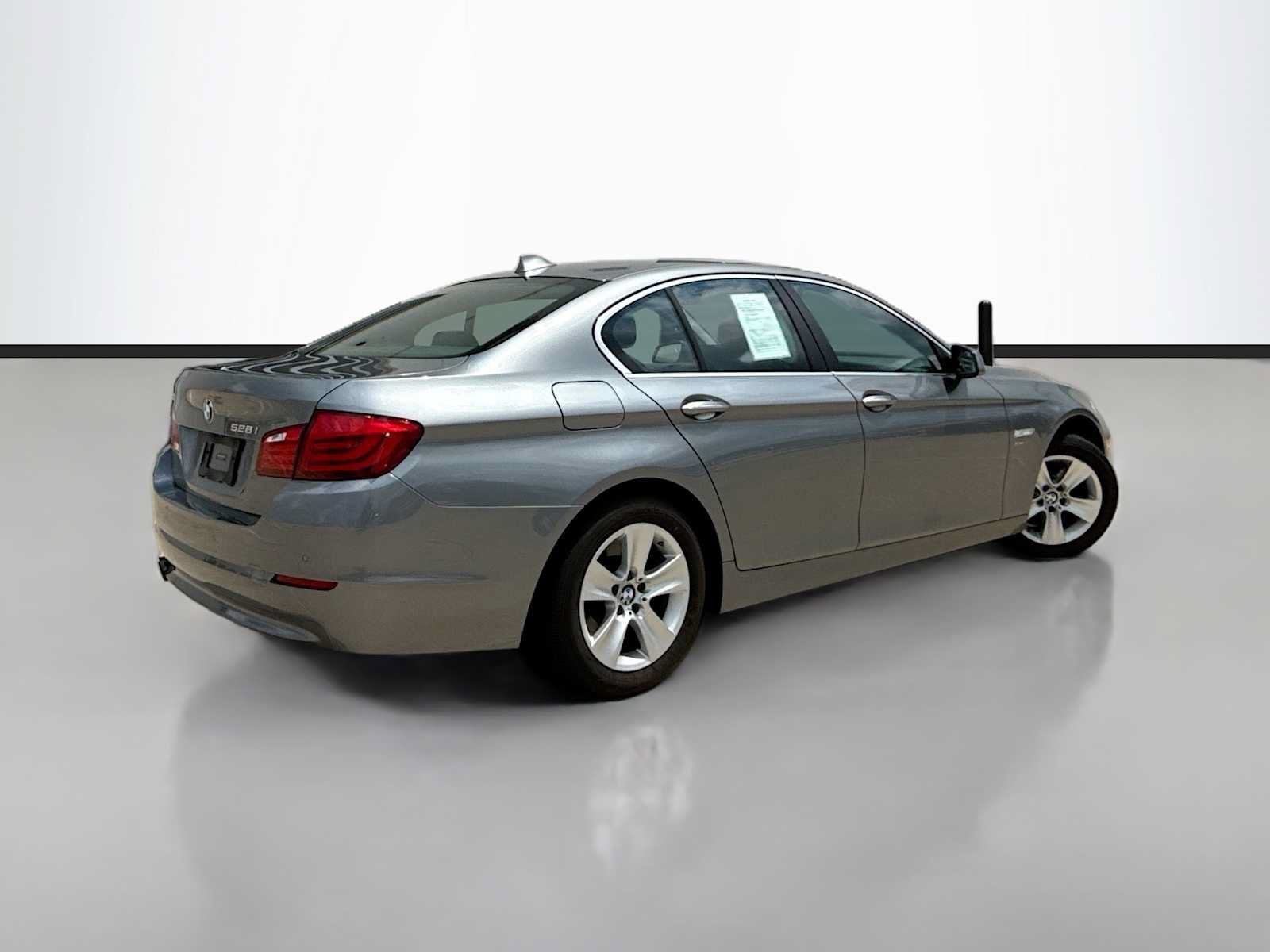 Used 2012 BMW 528i xDrive Sedan AWD/4WD image 3