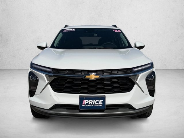 Used 2024 Chevrolet Trax LT w/ Driver Confidence Package FWD image 2