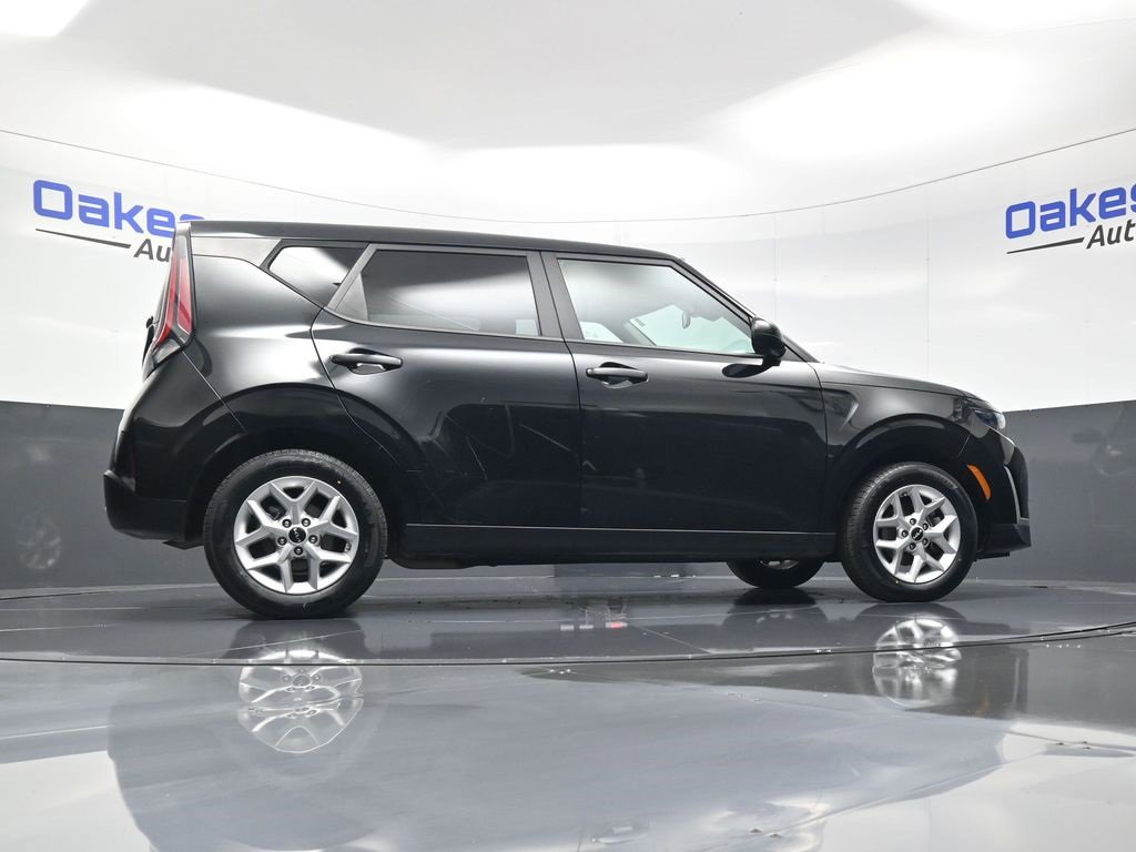Certified 2024 Kia Soul LX w/ Option Group 015 image 40