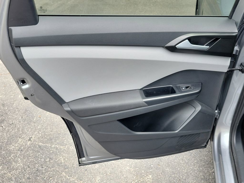 Used 2023 Volkswagen Taos SE image 8