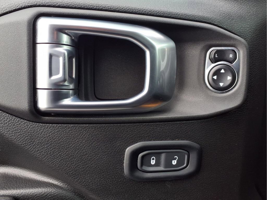 Used 2024 Jeep Wrangler Willys image 19