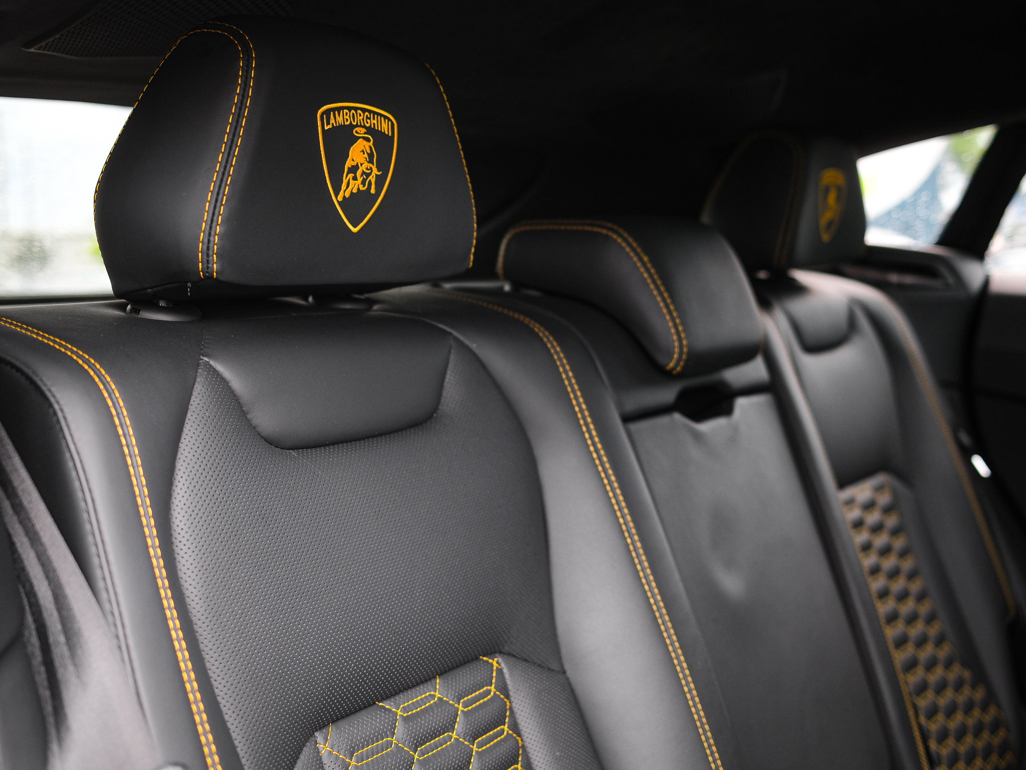 Used 2020 Lamborghini Urus AWD/4WD image 34