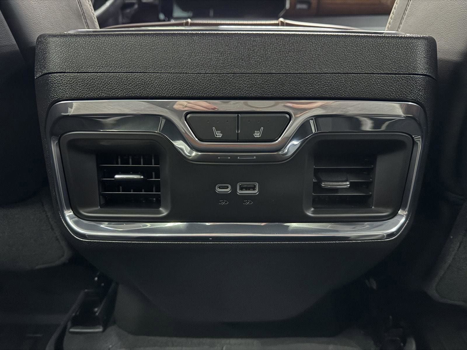 Used 2024 GMC Sierra 3500 Denali Ultimate image 31