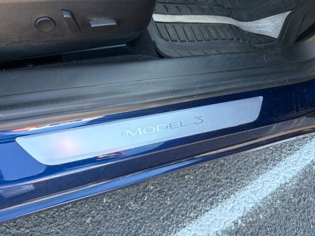 Used 2018 Tesla Model 3 Long Range RWD image 10