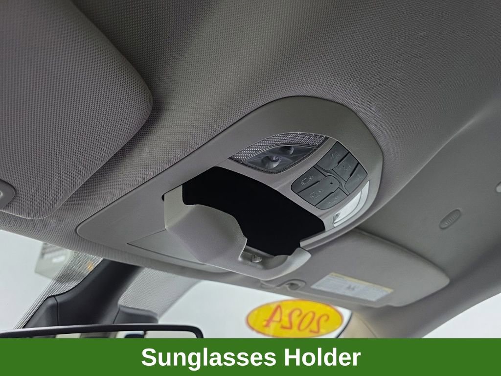 Used 2024 Chrysler Pacifica Touring-L image 40