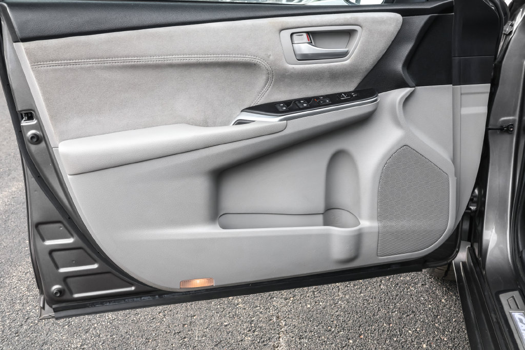 Used 2017 Toyota Camry XSE w/ Moonroof Package FWD image 27